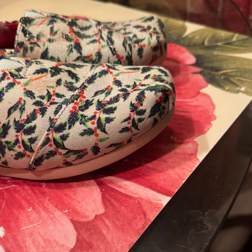 TOMS Women's Floral Print Flats - Red and Green Mint Holly Jolly pre Qwen - Picture 4 of 9